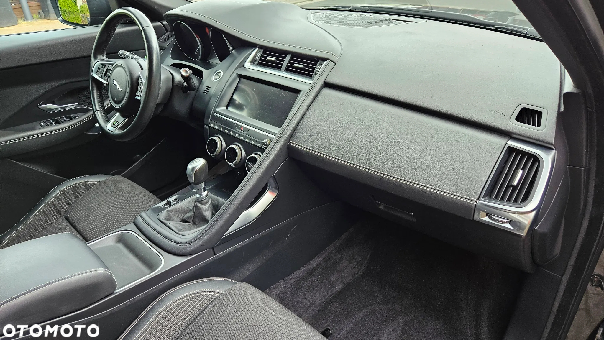 Jaguar E-Pace 2.0 i4D FWD R-Dynamic S - 22
