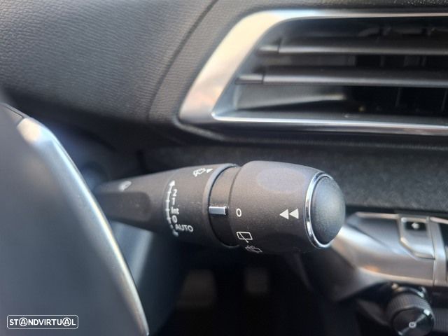 Peugeot 3008 225 e-EAT8 Allure Pack - 29