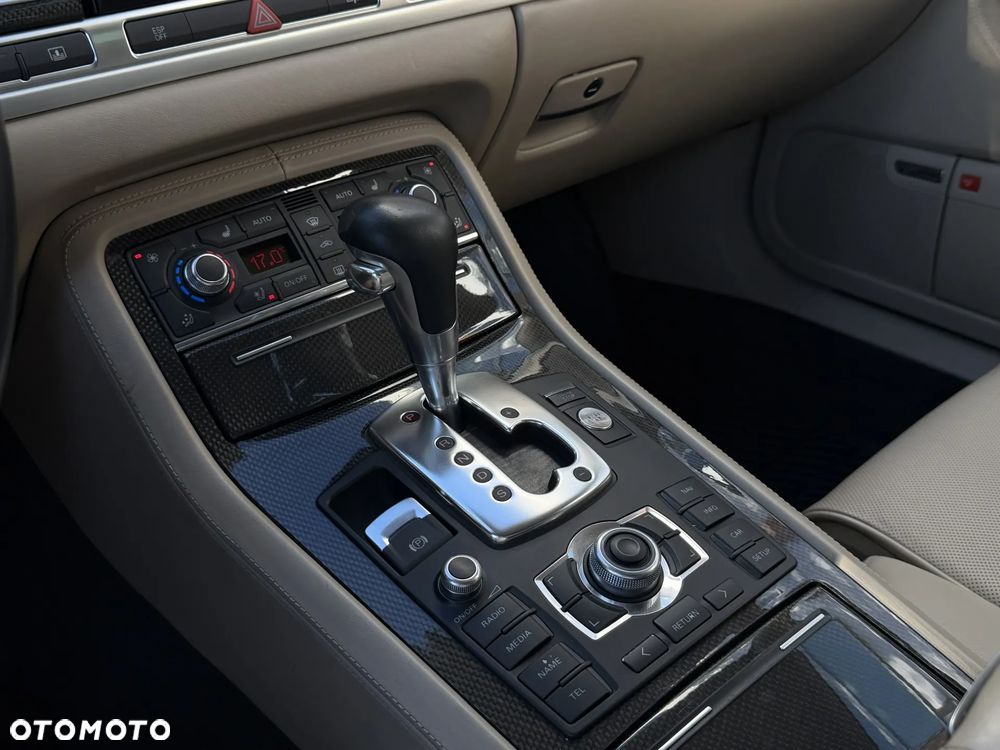 Audi S8 - 12