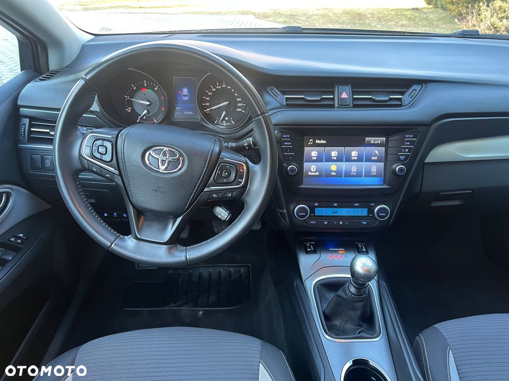 Toyota Avensis 2.0 D-4D Selection - 12