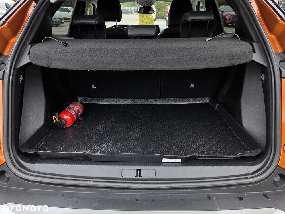 Peugeot 2008 PureTech 100 Allure S&S BVM6 - 24