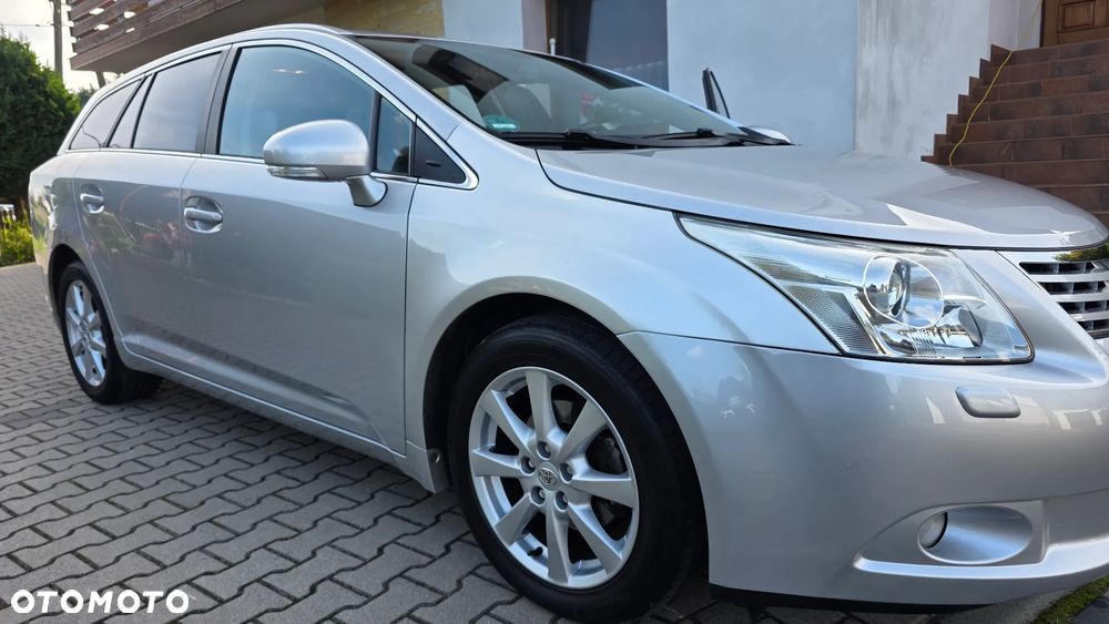 Toyota Avensis 2.0 Executive - 14
