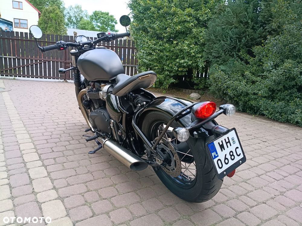 Triumph Bonneville Bobber - 4