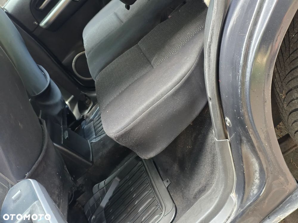Suzuki Grand Vitara 2.0 Club Family - 9