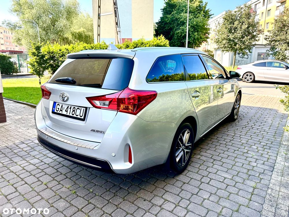 Toyota Auris 1.6 Premium - 4