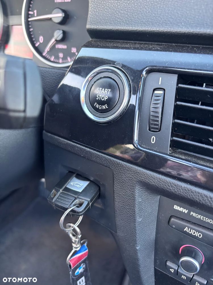 BMW Seria 3 320d - 32