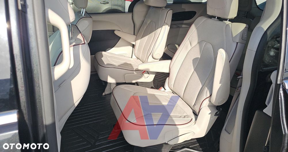 Chrysler Pacifica - 10