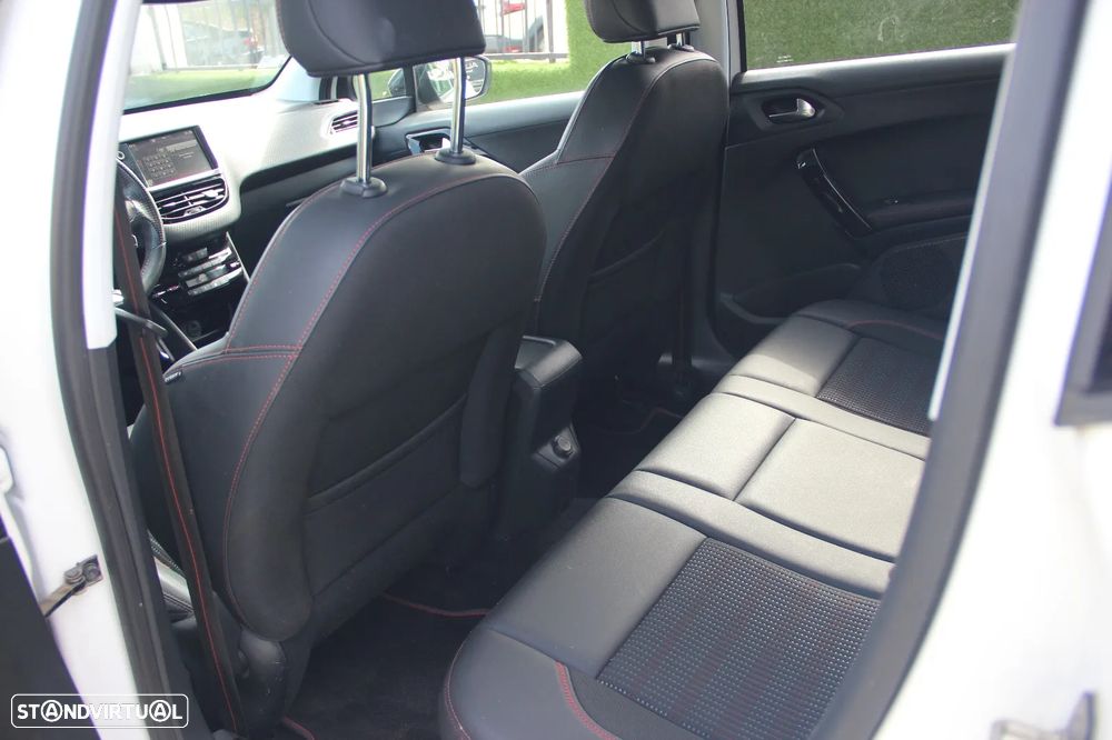 Peugeot 2008 1.2 PureTech GT Line - 8