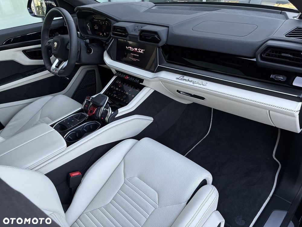 Lamborghini Urus - 16