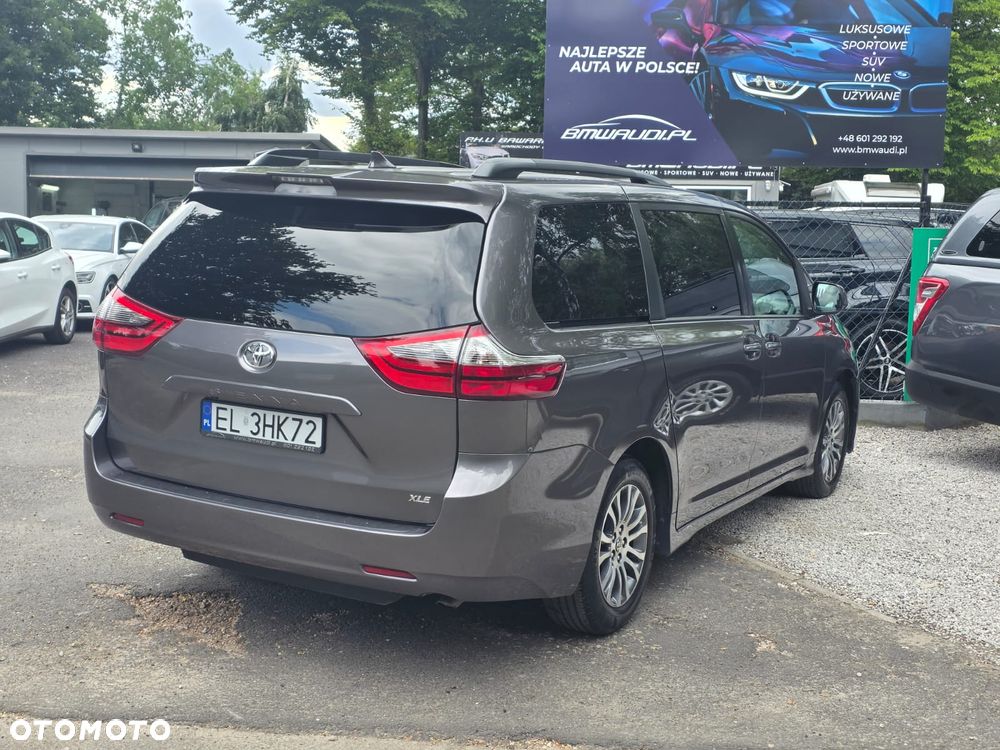 Toyota Sienna - 10