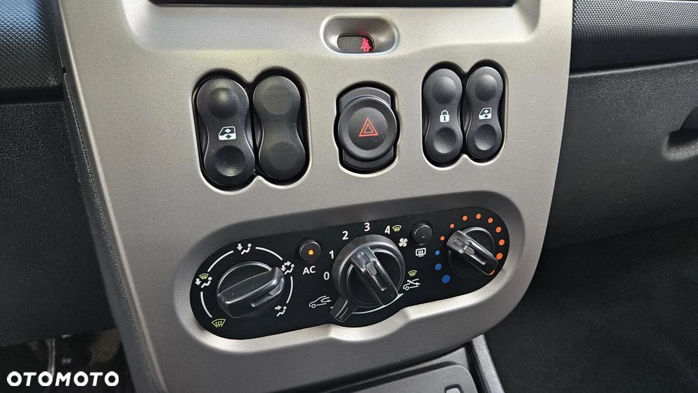 Dacia Duster 1.6 SCe Comfort - 30