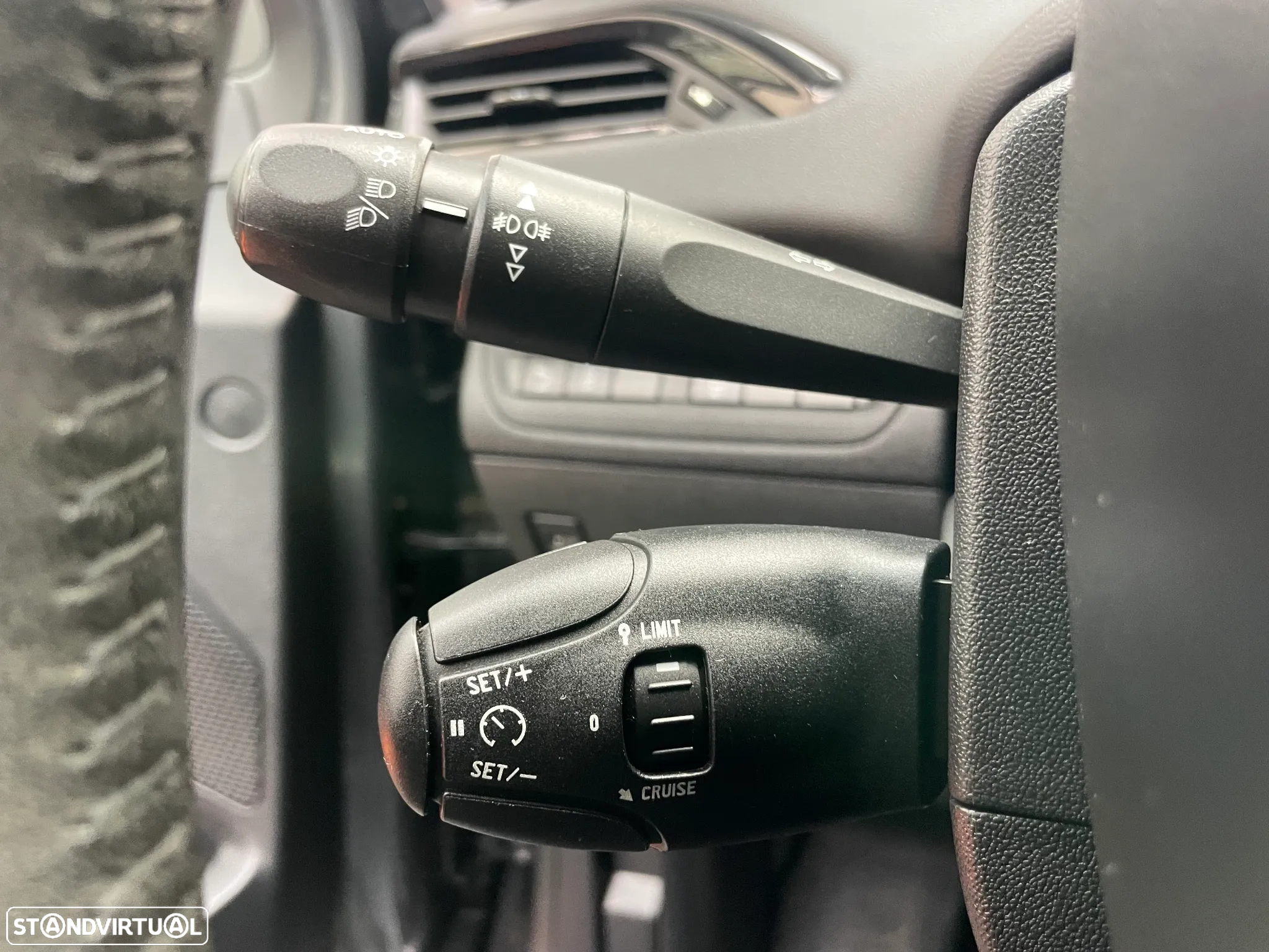 Peugeot 208 1.2 PureTech Style - 24
