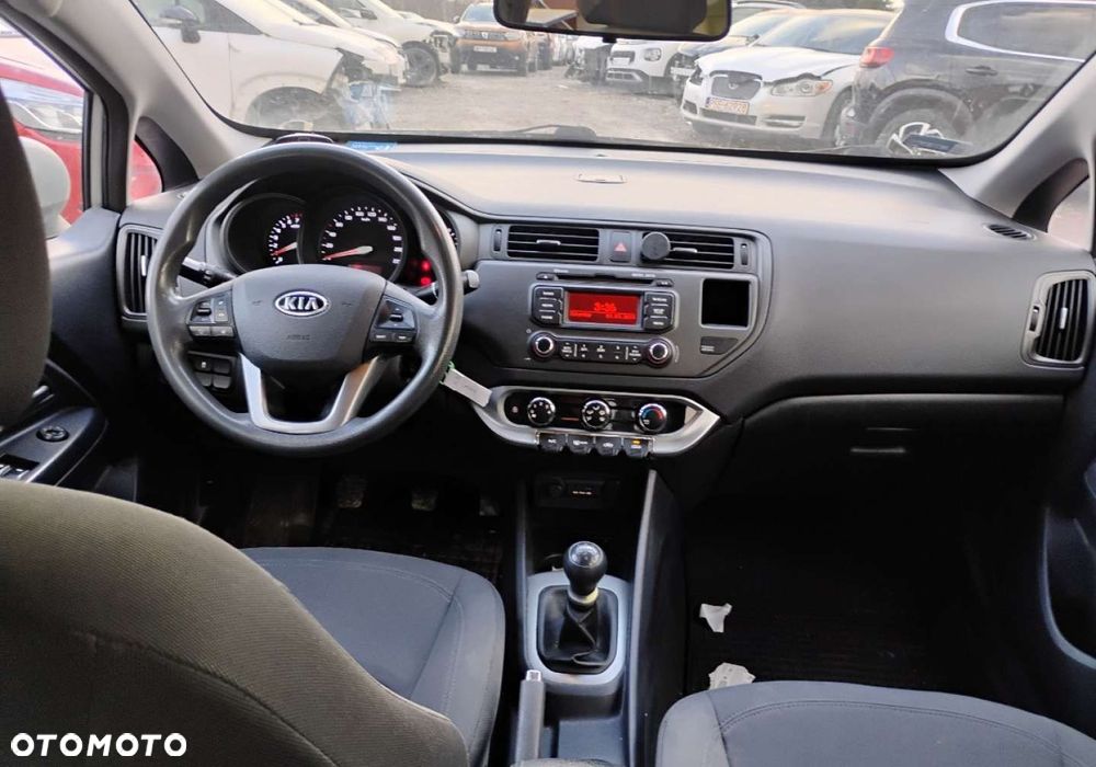 Kia Rio - 7