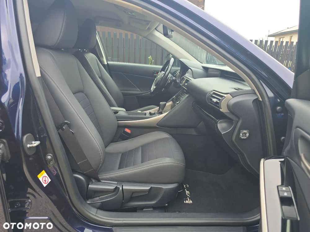 Lexus IS 200t / 300 Prestige - 23