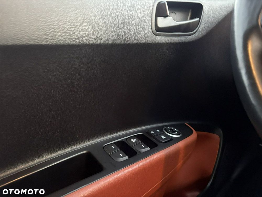 Hyundai i10 1.0 Fifa World Cup Edition - 18