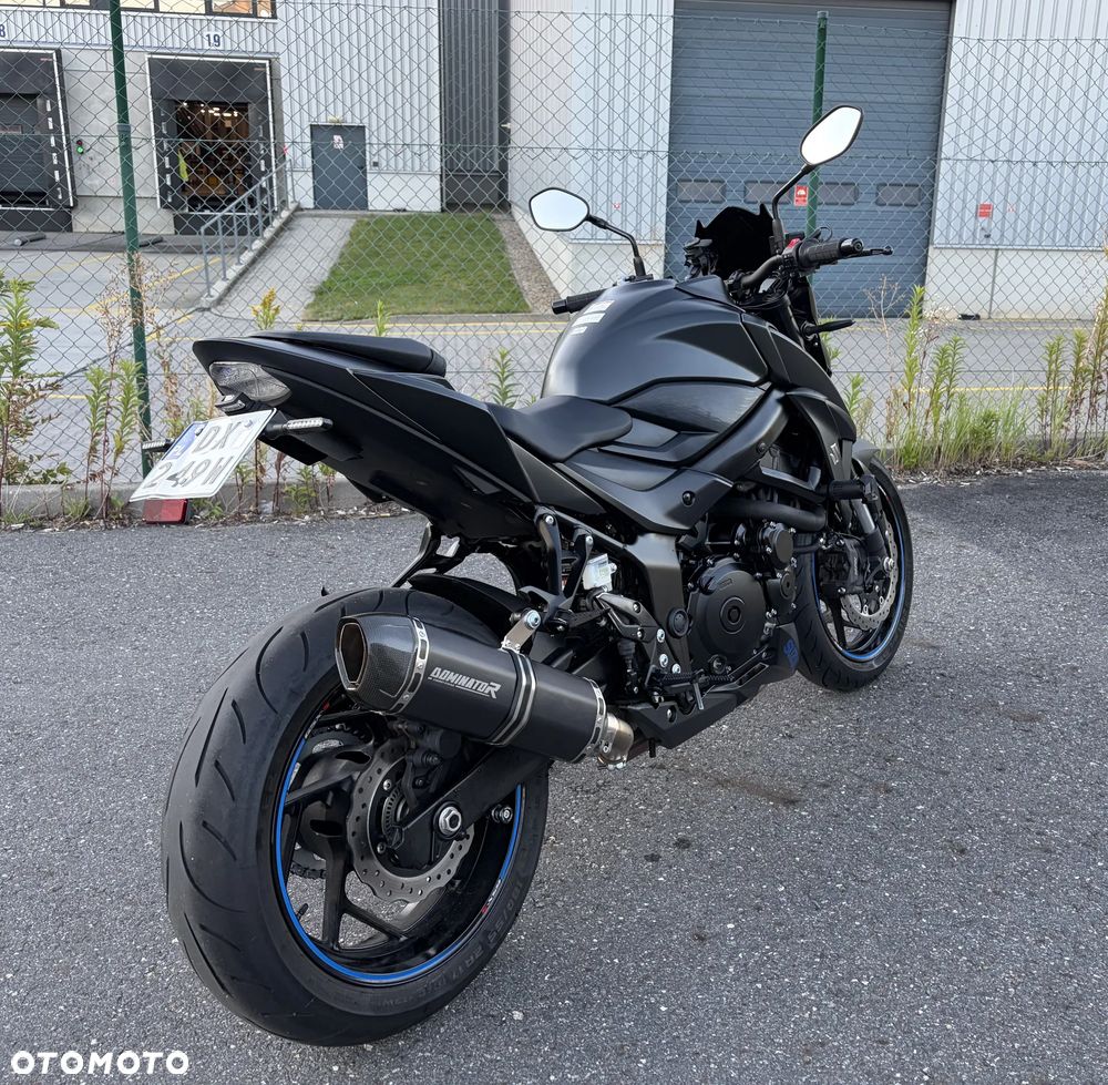 Suzuki GSX - 6