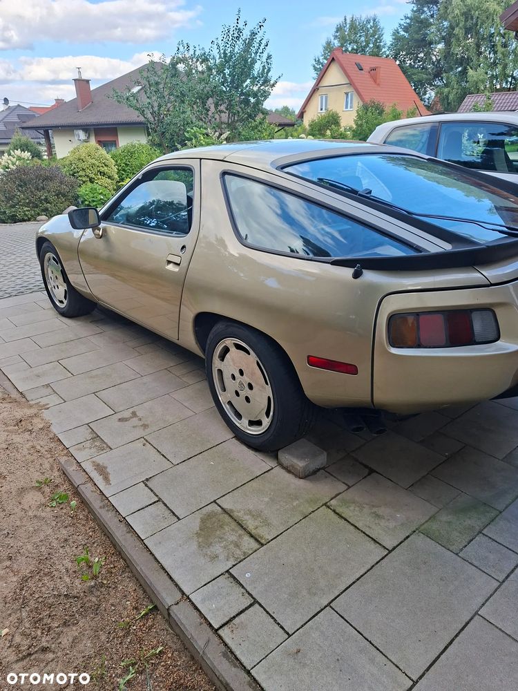Porsche 928 - 16