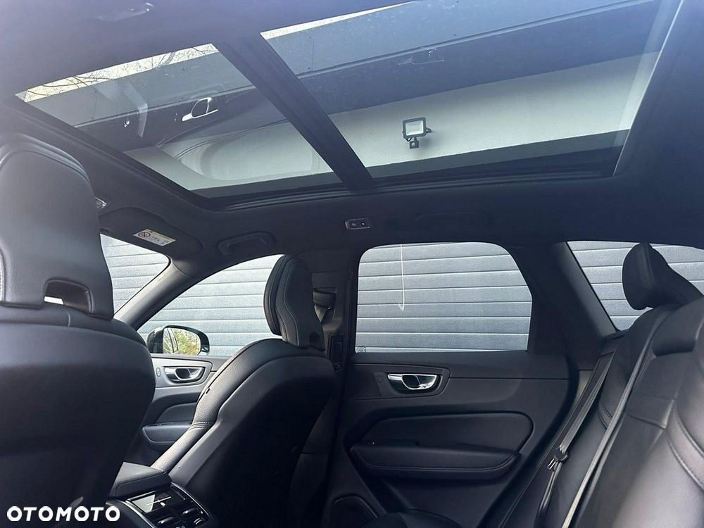 Volvo XC 60 D5 SCR AWD R-Design - 11