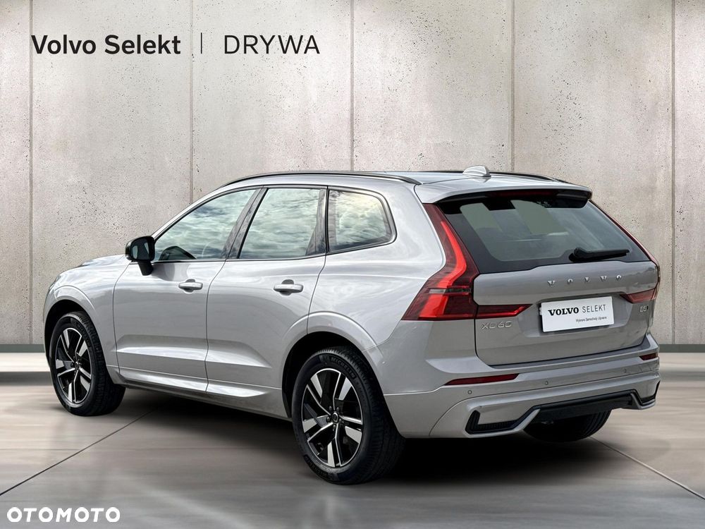 Volvo XC 60 B5 B AWD Plus Dark - 4