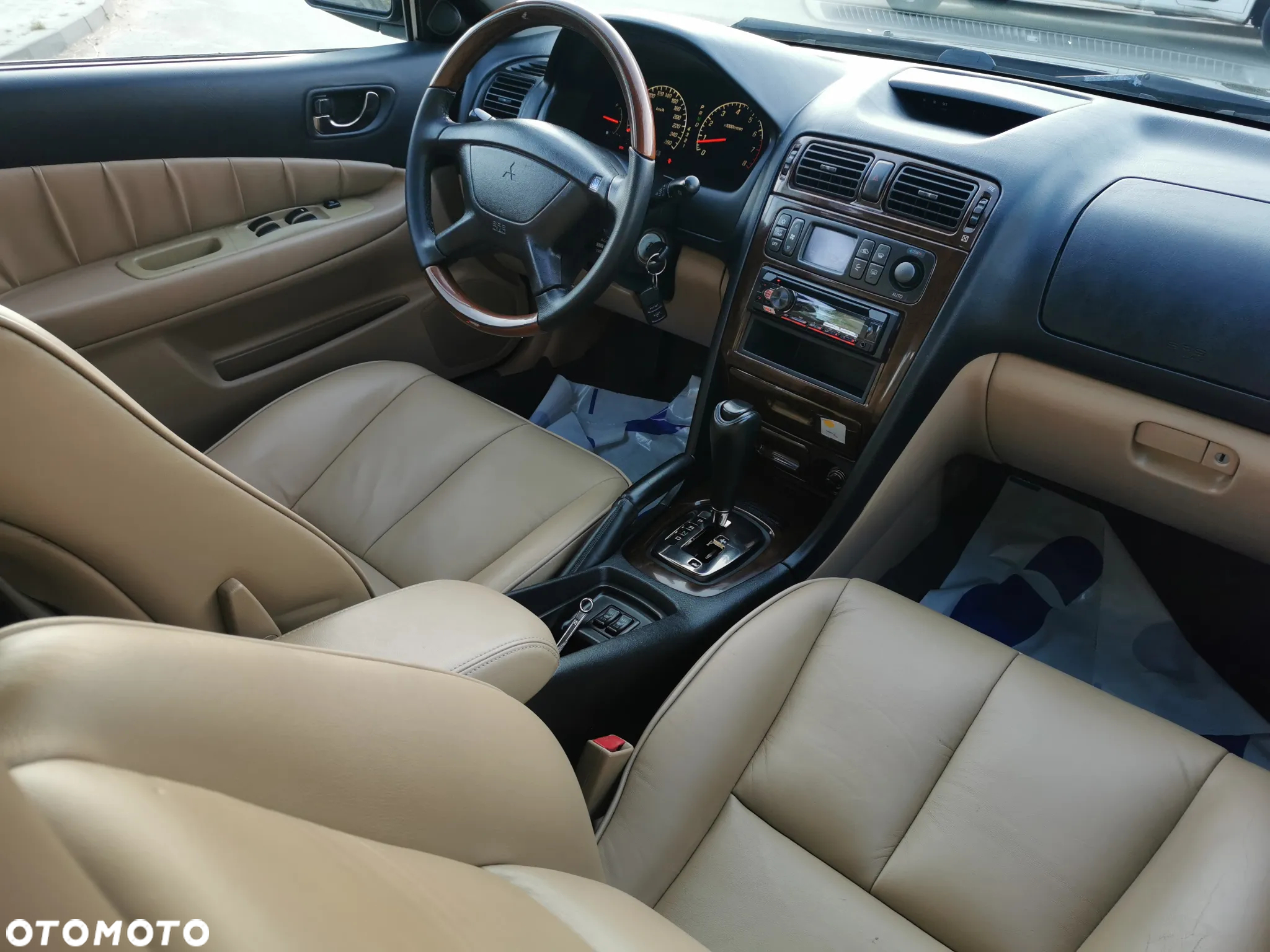Mitsubishi Galant - 18