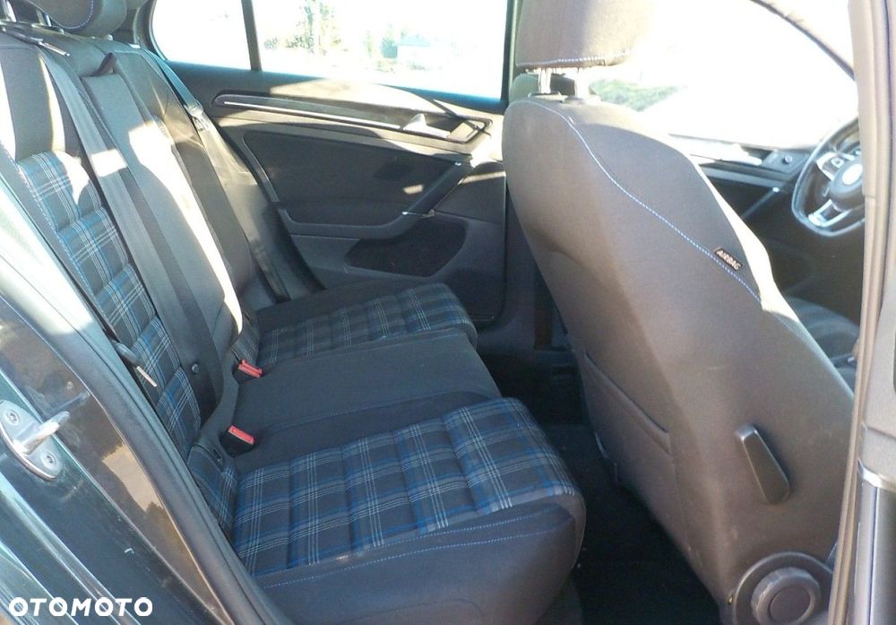 Volkswagen Golf - 17