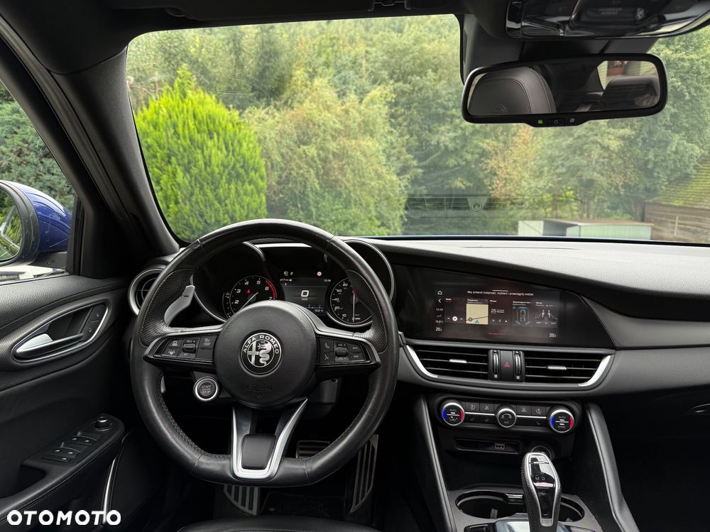 Alfa Romeo Giulia 2.0 Turbo 16V AT8-Q4 Veloce Ti - 12