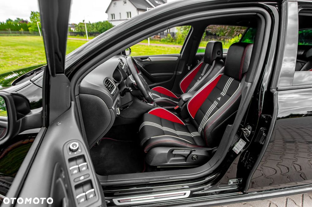 Volkswagen Golf 2.0 GTI DSG adidas - 22
