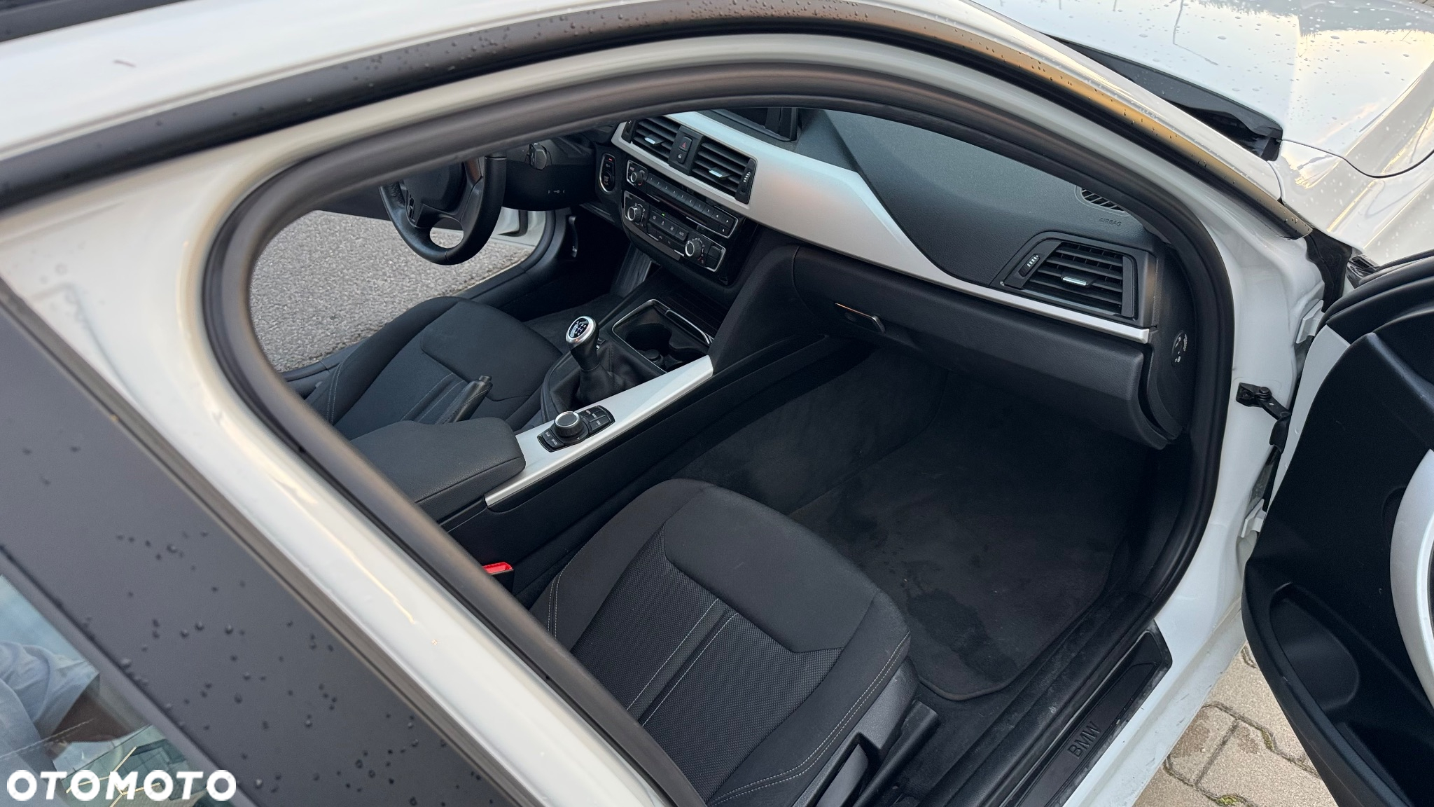 BMW Seria 3 318i - 12