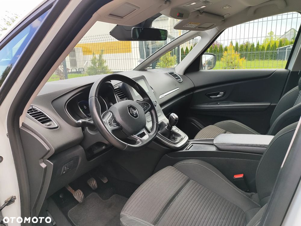 Renault Grand Scenic - 10