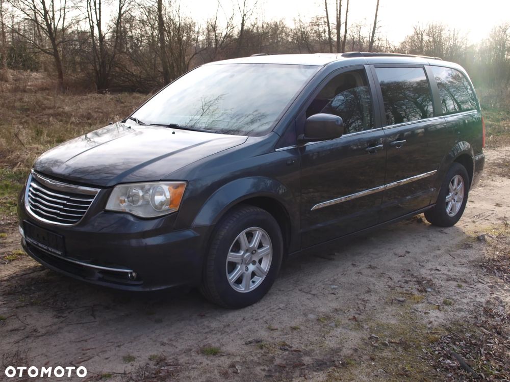 Chrysler Town & Country - 1