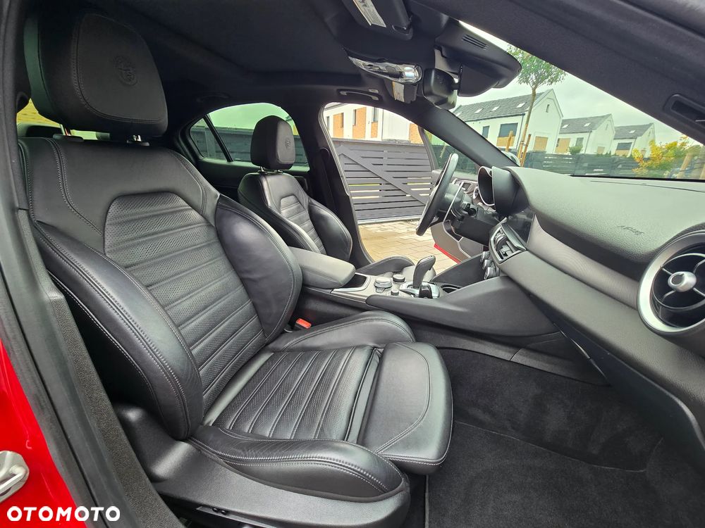 Alfa Romeo Giulia 2.0 Turbo 16V AT8 Veloce - 29
