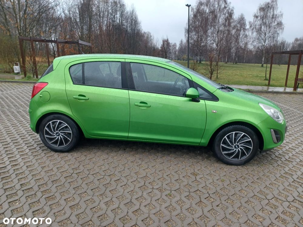 Opel Corsa 1.2 16V Cosmo - 4