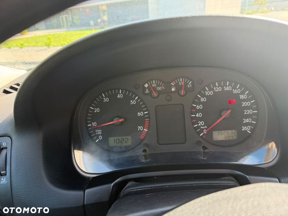 Volkswagen Bora 1.6 Basis - 10