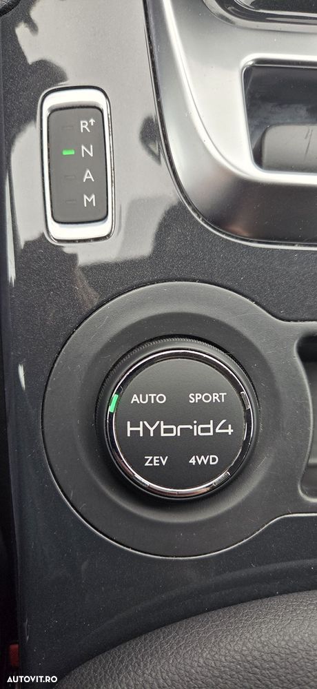 Peugeot 3008 Hybrid4 - 28