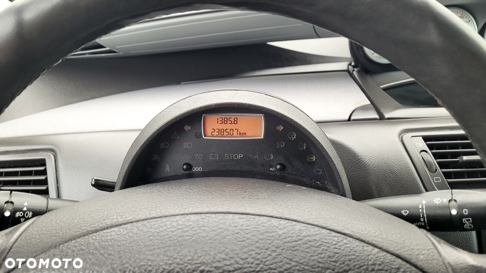 Peugeot 807 HDi 135 Family - 10
