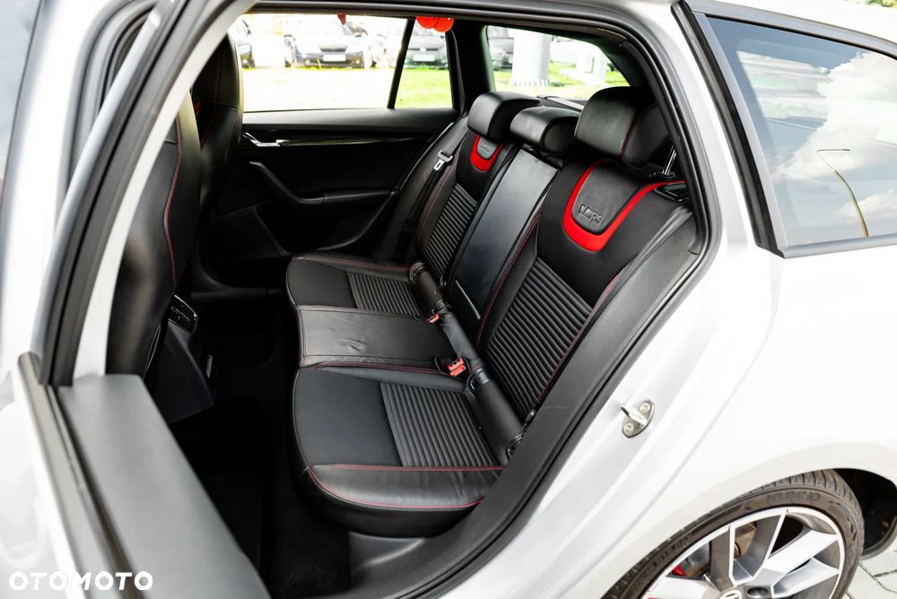 Skoda Octavia 2.0 TDI DSG RS - 22