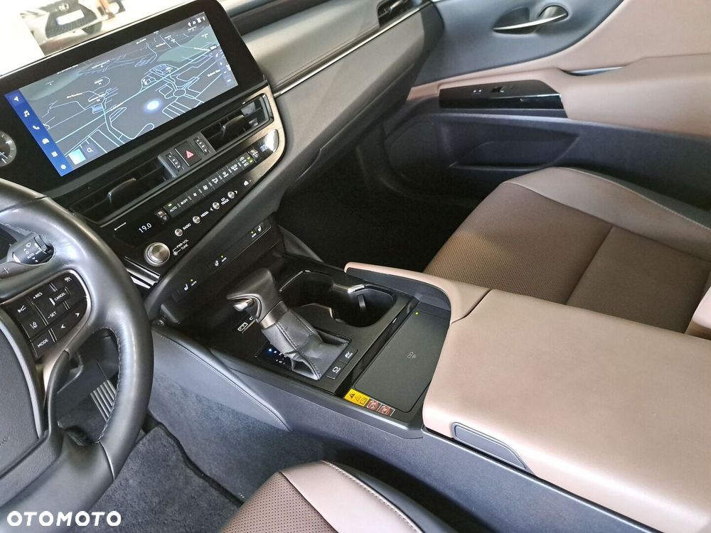 Lexus ES 300h Business Edition - 30