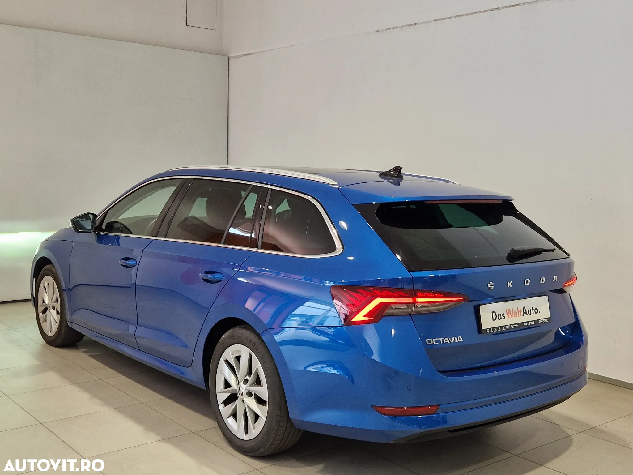 Skoda Octavia Combi 2.0 TDI DSG Style - 3