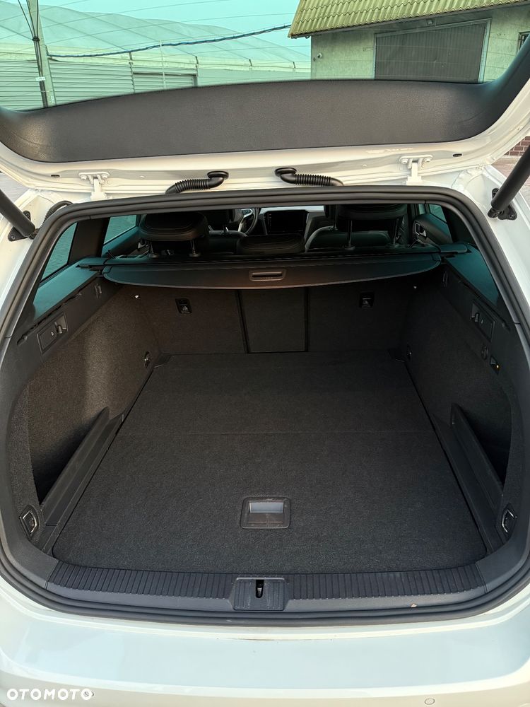 Volkswagen Passat Variant 2.0 TDI SCR DSG Elegance - 15