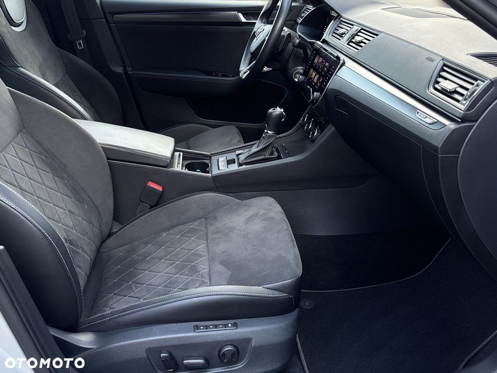 Skoda Superb 2.0 TDI SCR Sportline DSG - 8