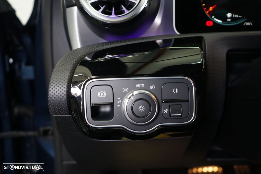 Mercedes-Benz A 180 7G-DCT AMG Line - 28