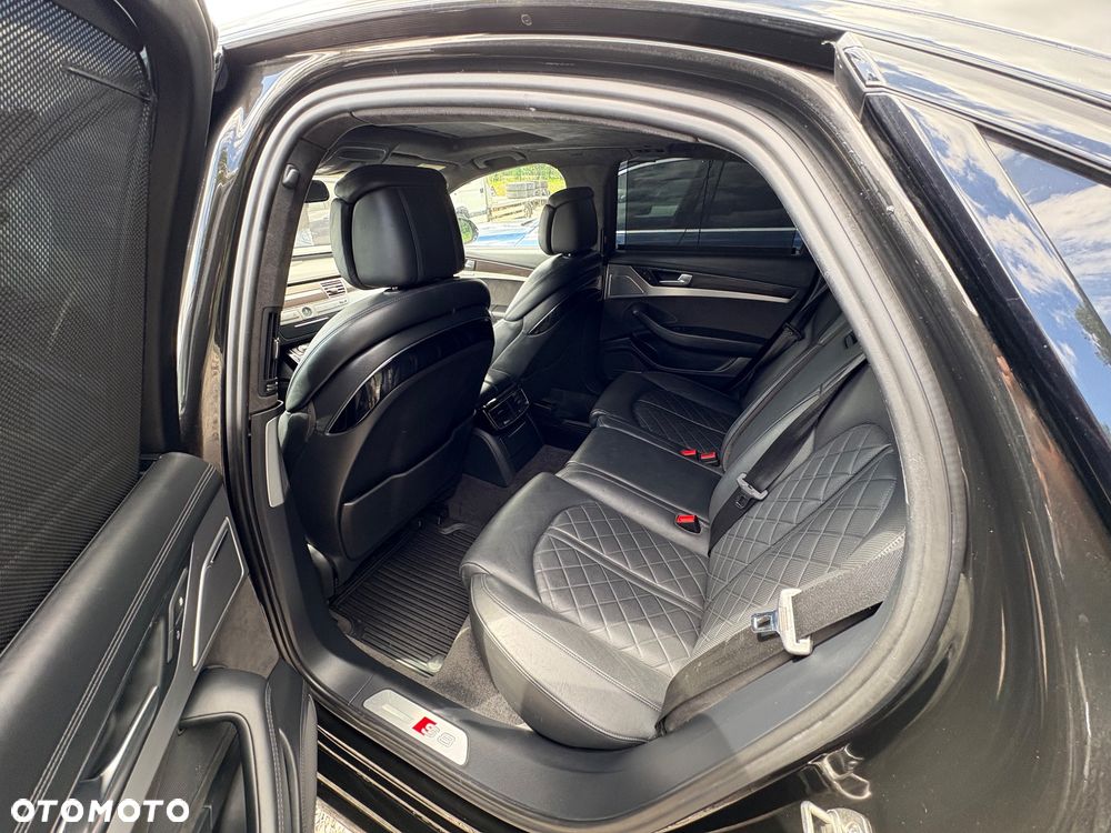 Audi S8 Plus - 22