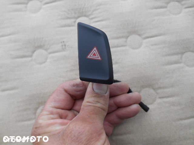 PRZEŁĄCZNIK ŚWIATEŁ AWARYJNYCH AUDI Q5 8R1941509 - 1