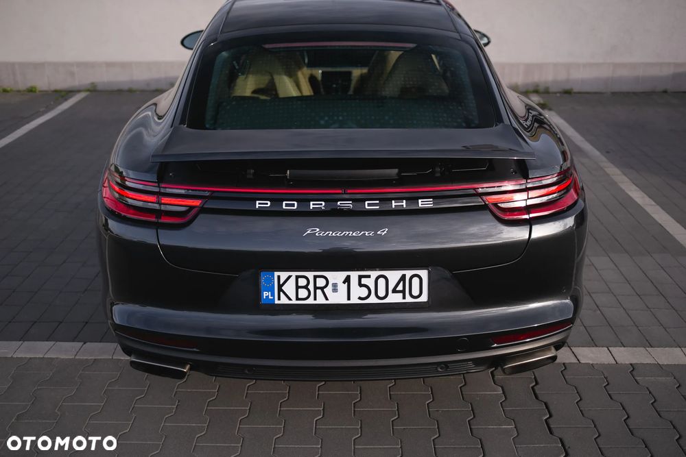 Porsche Panamera 4 - 9