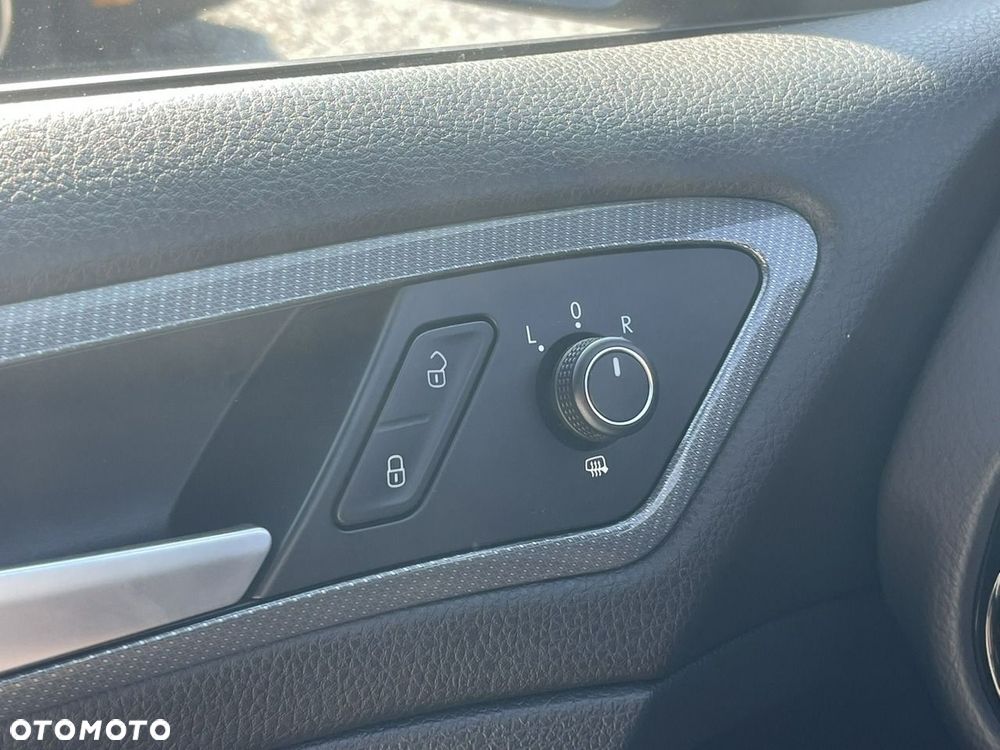Volkswagen Golf 1.5 eTSI OPF DSG R-Line - 12