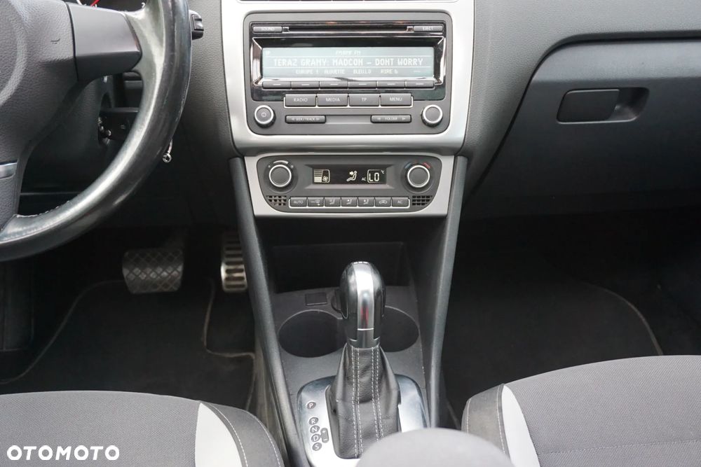 Volkswagen Polo 1.6 TDI DSG Life - 24