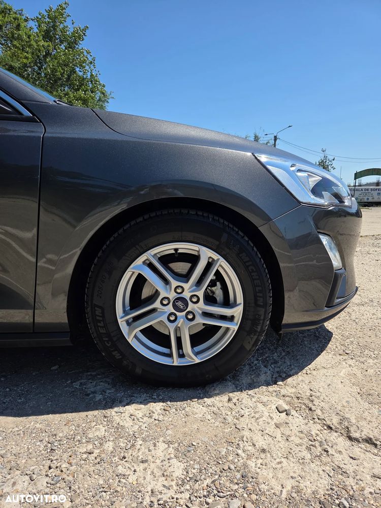 Ford Focus 1.0 EcoBoost Titanium - 11