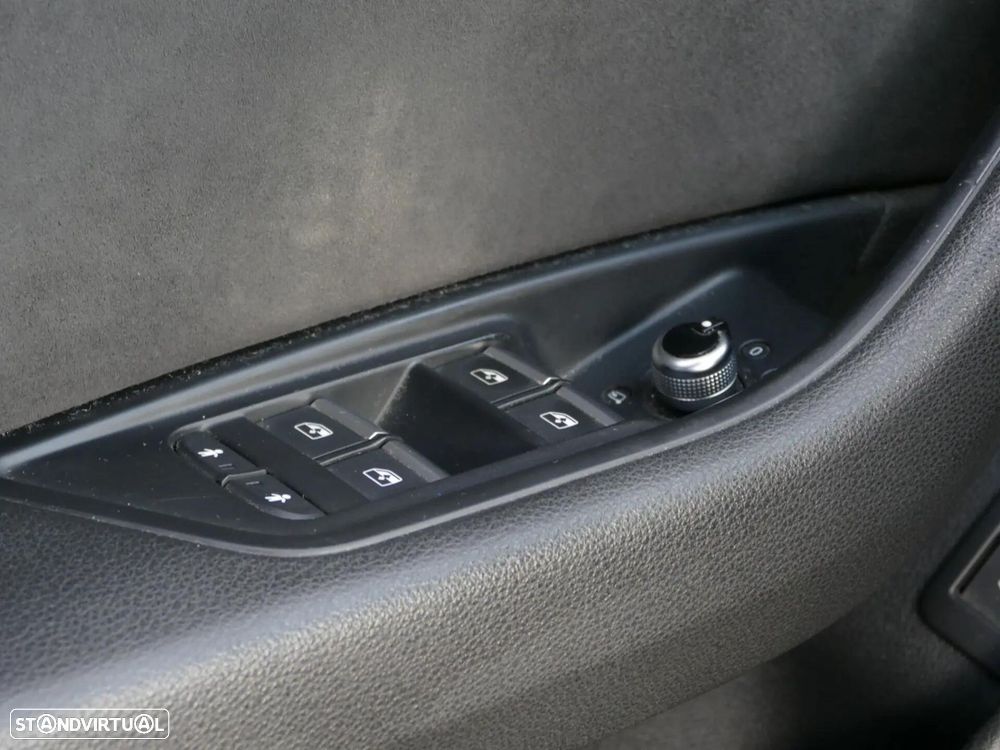 Audi A4 Avant 2.0 TDI Advance - 36