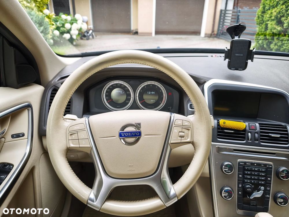 Volvo XC 60 T6 AWD Momentum - 9