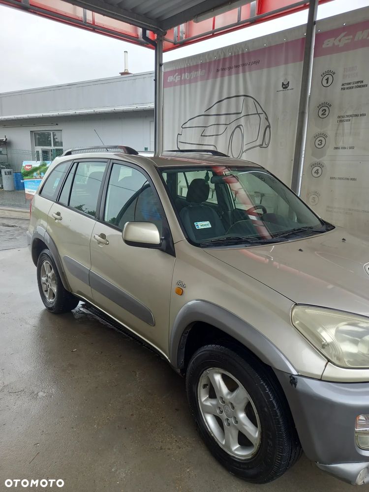 Toyota RAV4 2.0 D-4D 4x4 - 4